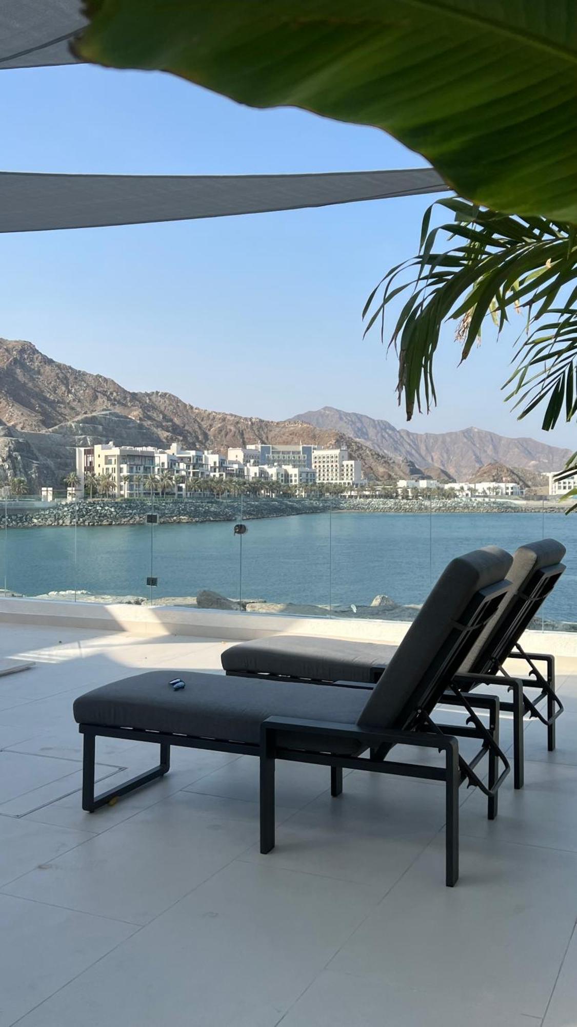 Al Dana Sea View Villa Fujaira Esterno foto