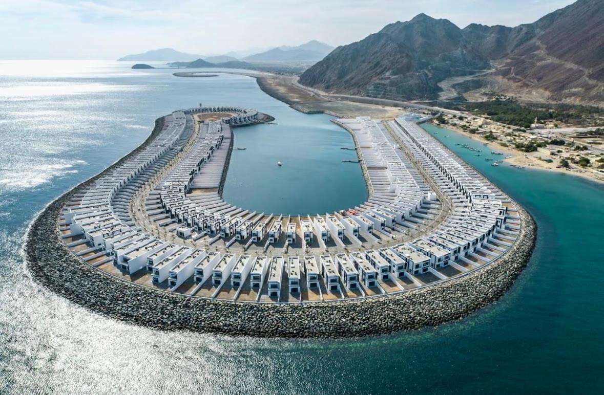 Al Dana Sea View Villa Fujaira Esterno foto
