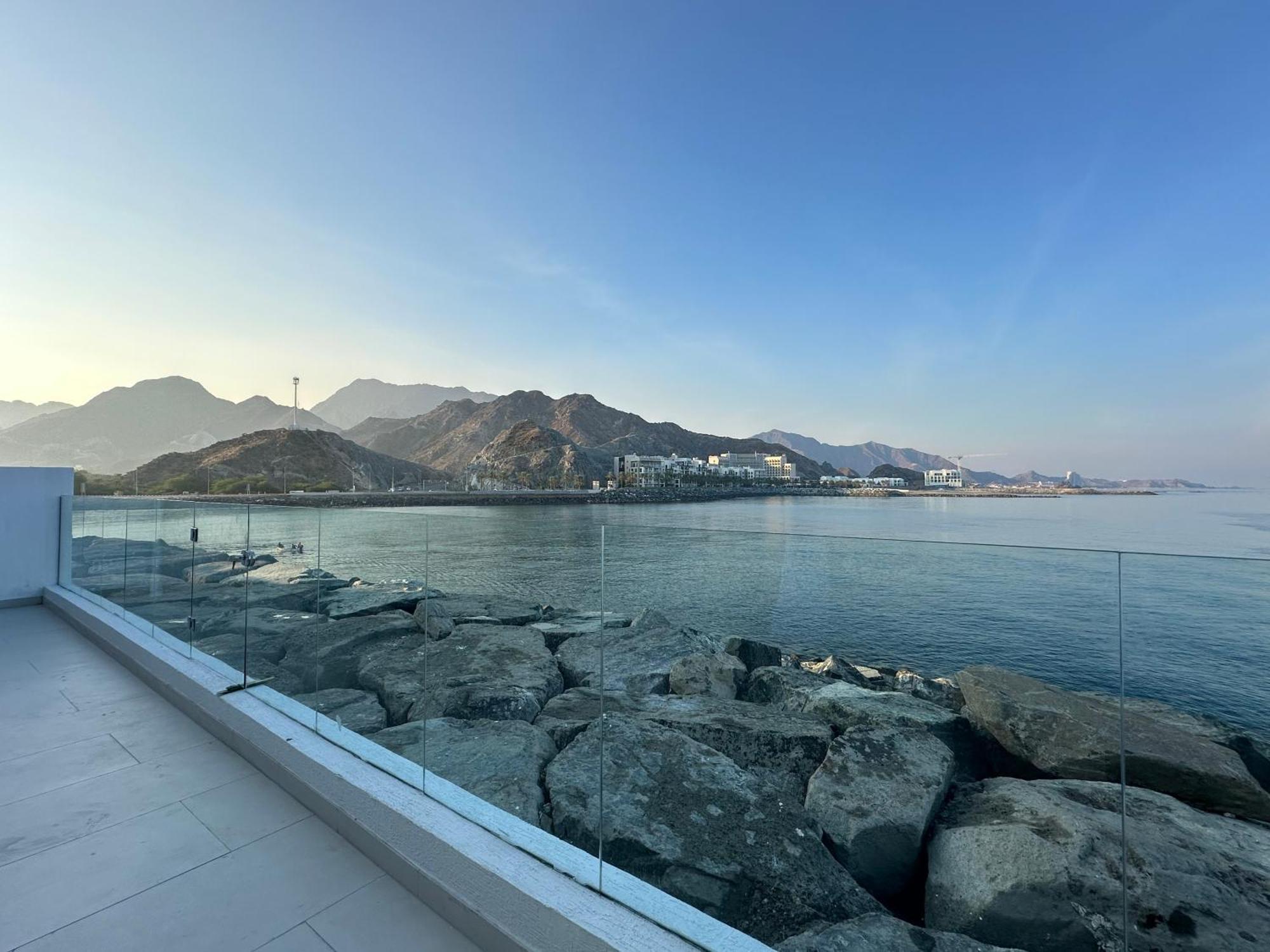 Al Dana Sea View Villa Fujaira Esterno foto